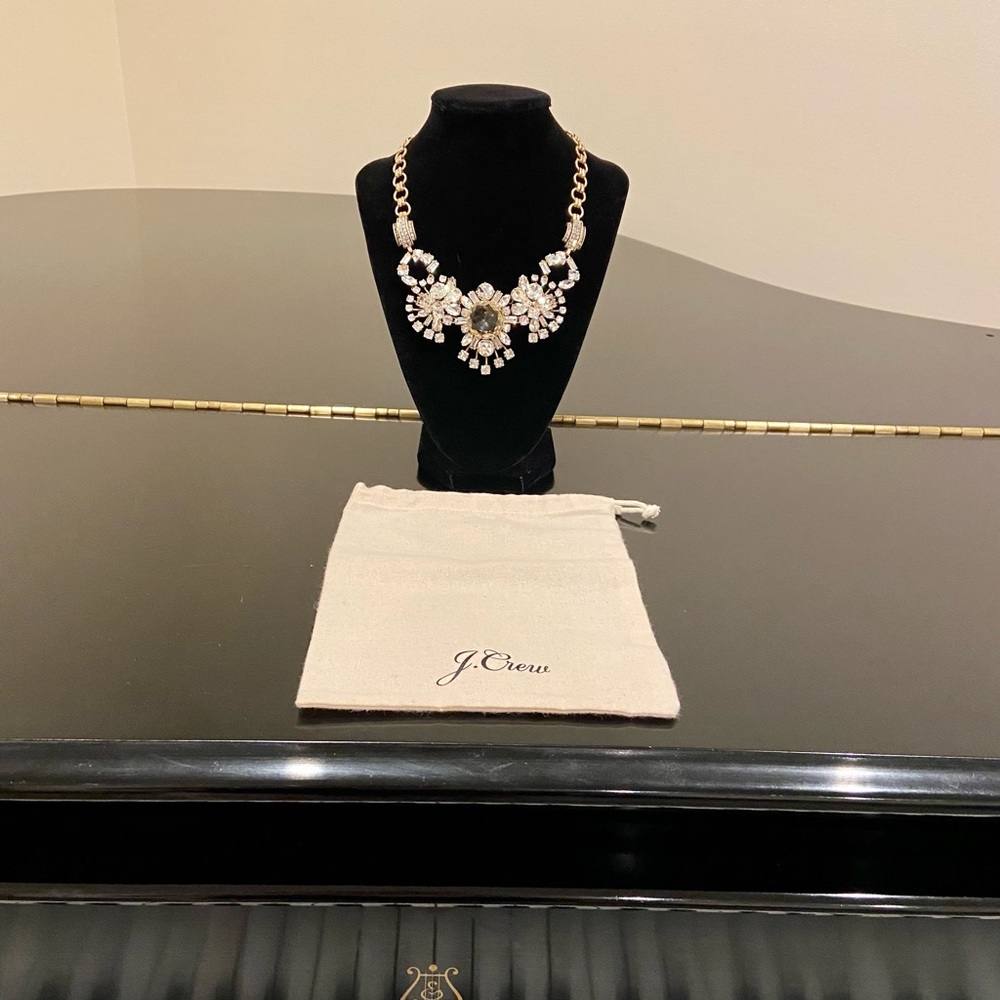 NWT preppy luxury J. Crew Vintage Inspired Crystal Statement Necklace - Picture 3 of 13
